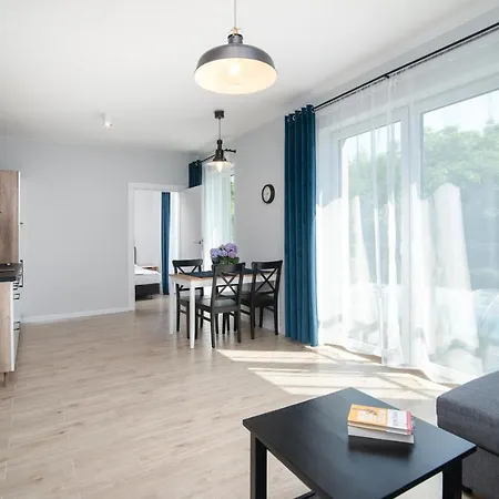 アパートホテル Porto Jastrzębia Góra